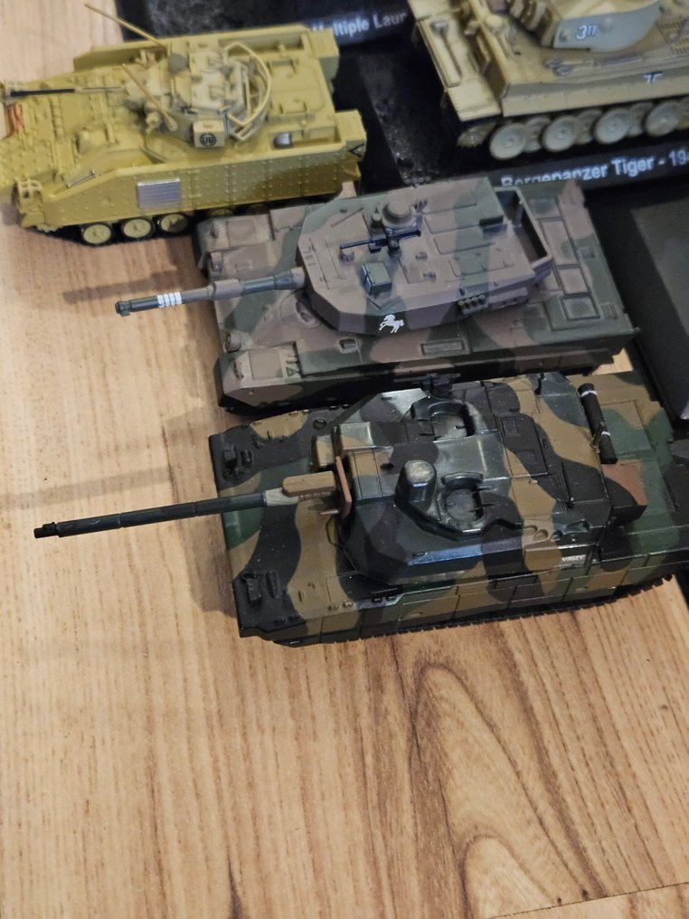 De Agostini Eaglemoss 1:76 - 模型军用车辆 (53) - 53x Czołgi i samochody wojskowe #1.0