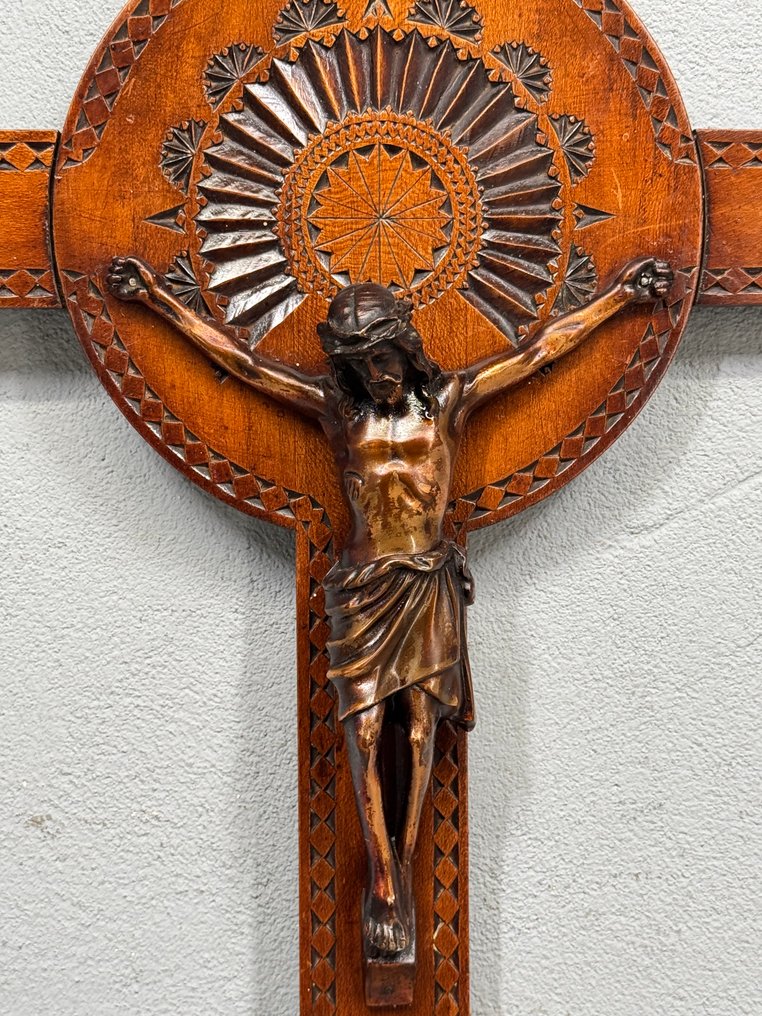  Kruis - Hout - Begin 20e eeuw - Groot kerfsnede kruis - 72,5 cm  #2.1