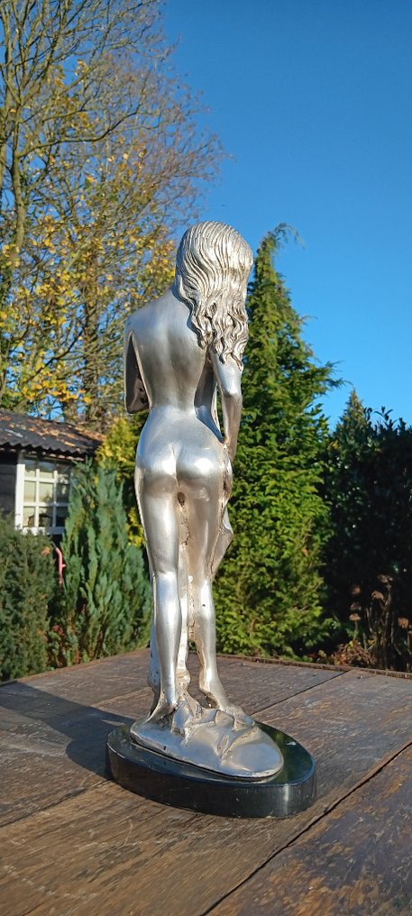 Γλυπτό, jonge vrouw in zilverbrons - 44 cm - Επαργυρωμένος μπρούτζος #1.0