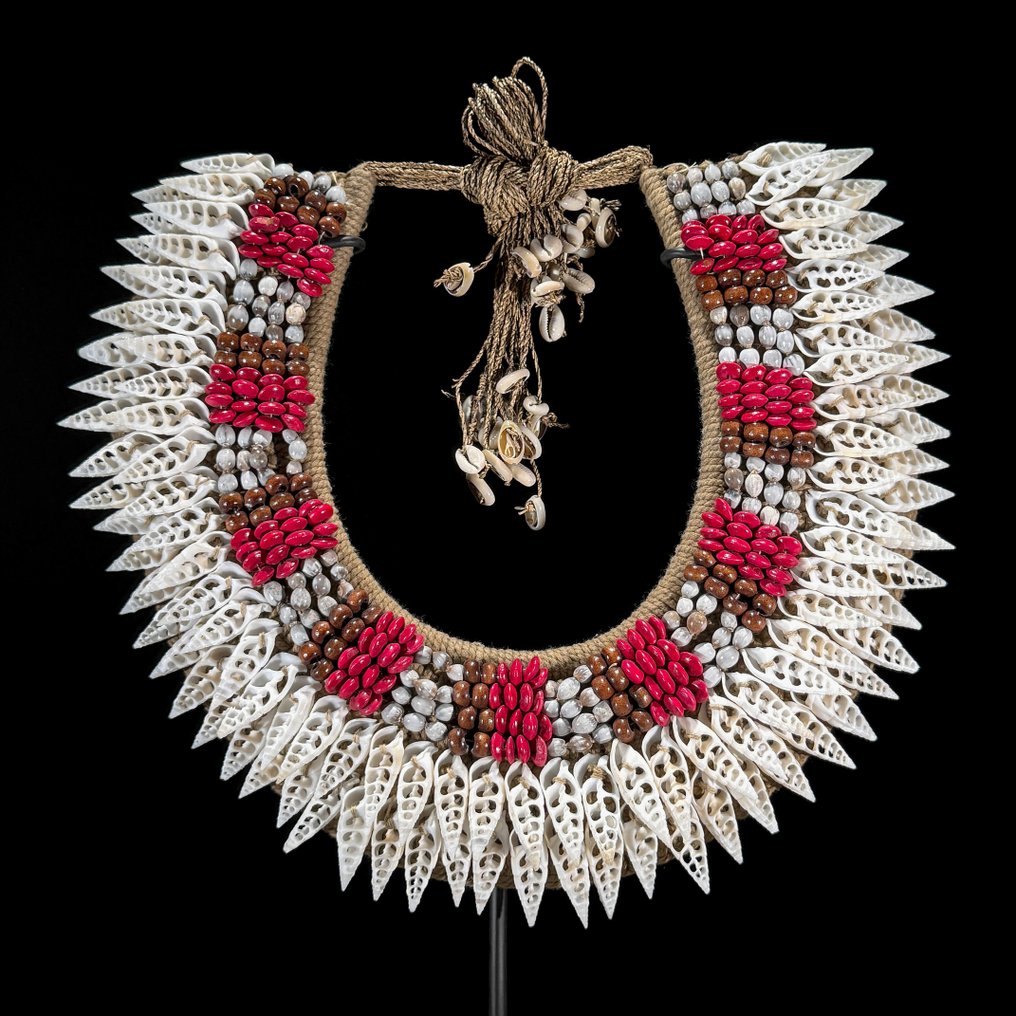 裝飾飾物 - NO RESERVE PRICE - SN4 - Decorative Shell Necklace on a custom stand - 巴布亞紐幾內亞 #3.2