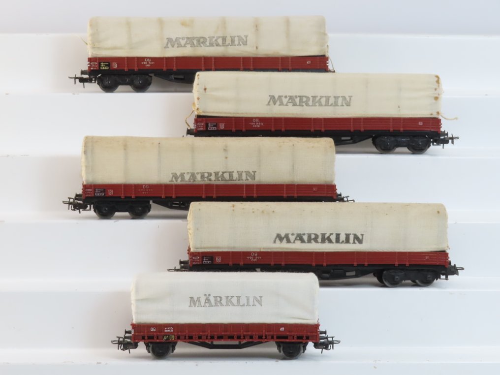 Märklin H0 - 4609/4517 - Model train freight carriage (5) - Five closed goods wagons with a tarpaulin branded with 'Märklin'. - DB #1.0