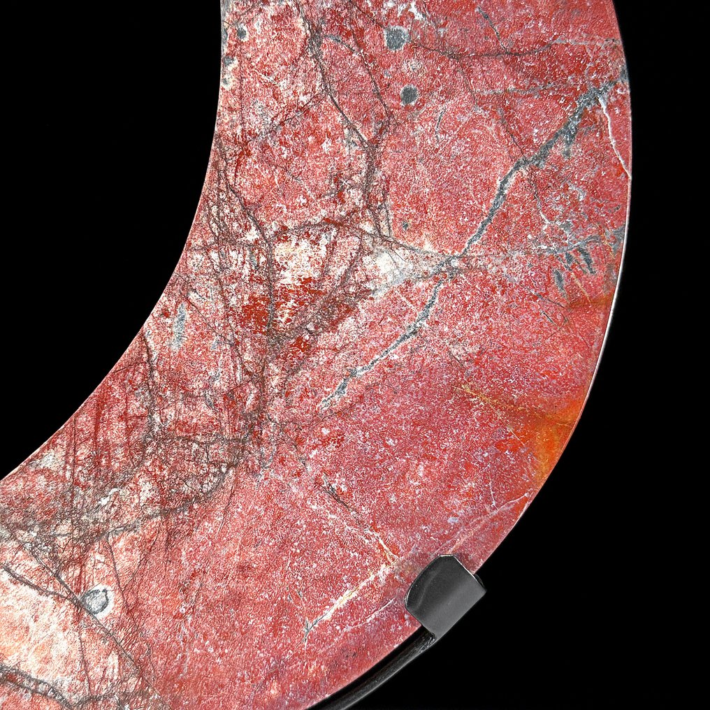 Χωρίς ελάχιστη τιμή - Υπέροχος Κόκκινος Αμέθυστος Σε σχήμα σεληνιακού φεγγαριού σε μια προσαρμοσμένη βάση. - Ύψος: 28.5 cm - Πλάτος: 17.5 cm- 1700 g - (1) #4.3