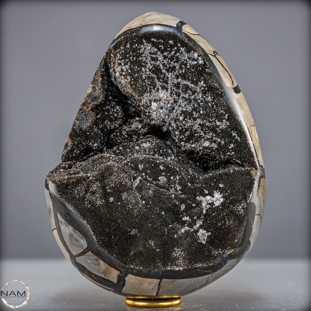 Breathtaking Septarien Egg A work of art of nature full of structure and depth.- 4767.27 g #1.0