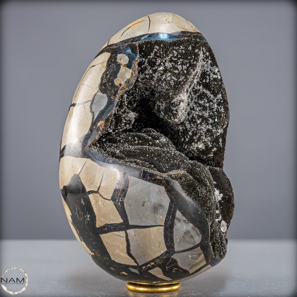 Breathtaking Septarien Egg A work of art of nature full of structure and depth.- 4767.27 g #2.1