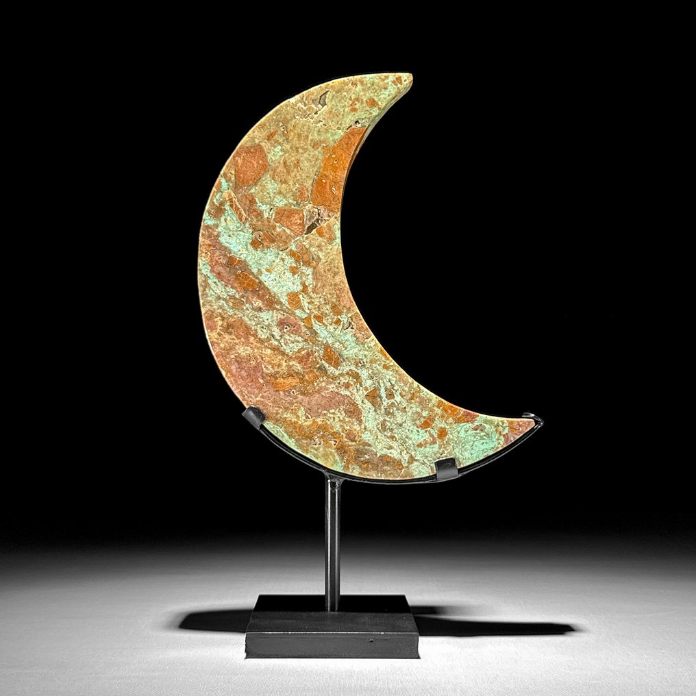NO RESERVE PRICE - Wonderful Green Smithsonite Crescent Moon-Shaped on a custom stand - Height: 28.2 cm - Width: 17.5 cm- 1600 g - (1) #2.1