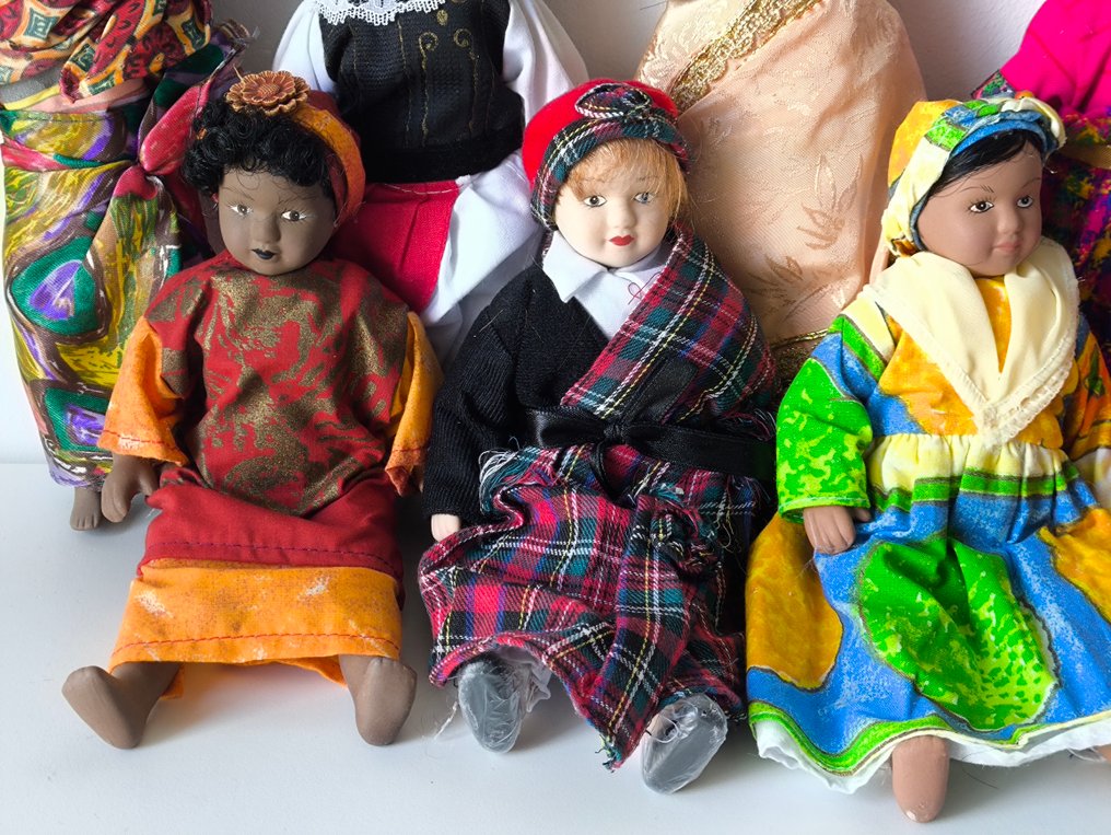 Colecție tematică - 9 Păpuși ale Lumii #4.3