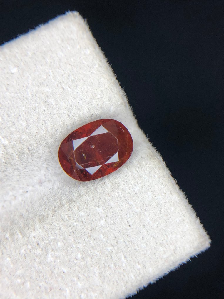 χωρίς τιμή ασφαλείας - 1 pcs  Πορτοκαλί, Κόκκινο Διάφοροι πολύτιμοι λίθοι  - 3.32 ct - Διεθνής Ένωση Έγχρωμων Πολύτιμων Λίθων (ICA GemLab) - Φυσική Bastnäsite #1.0