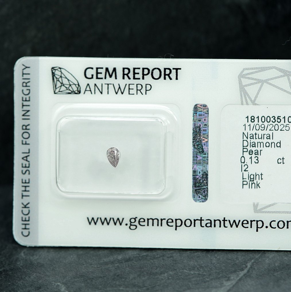 1 pcs Diamond  (Natural coloured)  - 0.13 ct - Pear - Light Pink - I2 - Gem Report Antwerp (GRA) #4.3