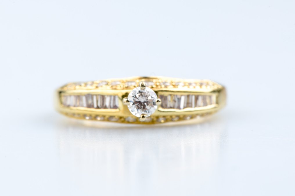 戒指 - 18 克拉 黃金 - 0.63ct. tw. 鉆石 (天然) - 鉆石 #1.0