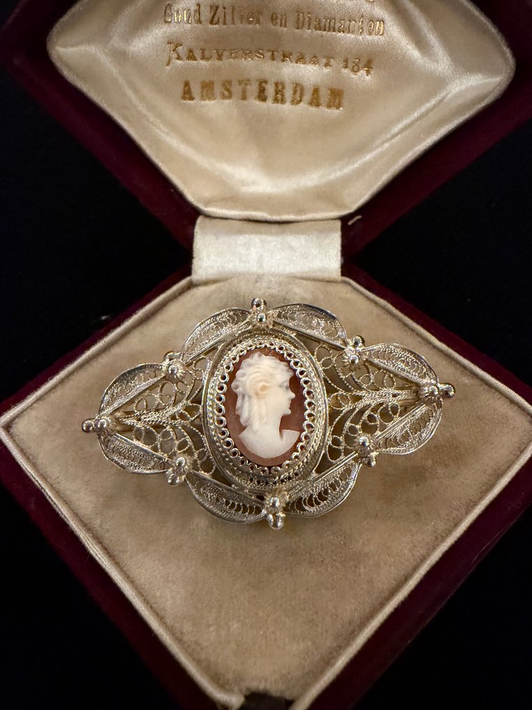 古董银色金线胸针，配手工雕刻的贝壳浮雕 - 胸针 - 古董胸针 #1.0