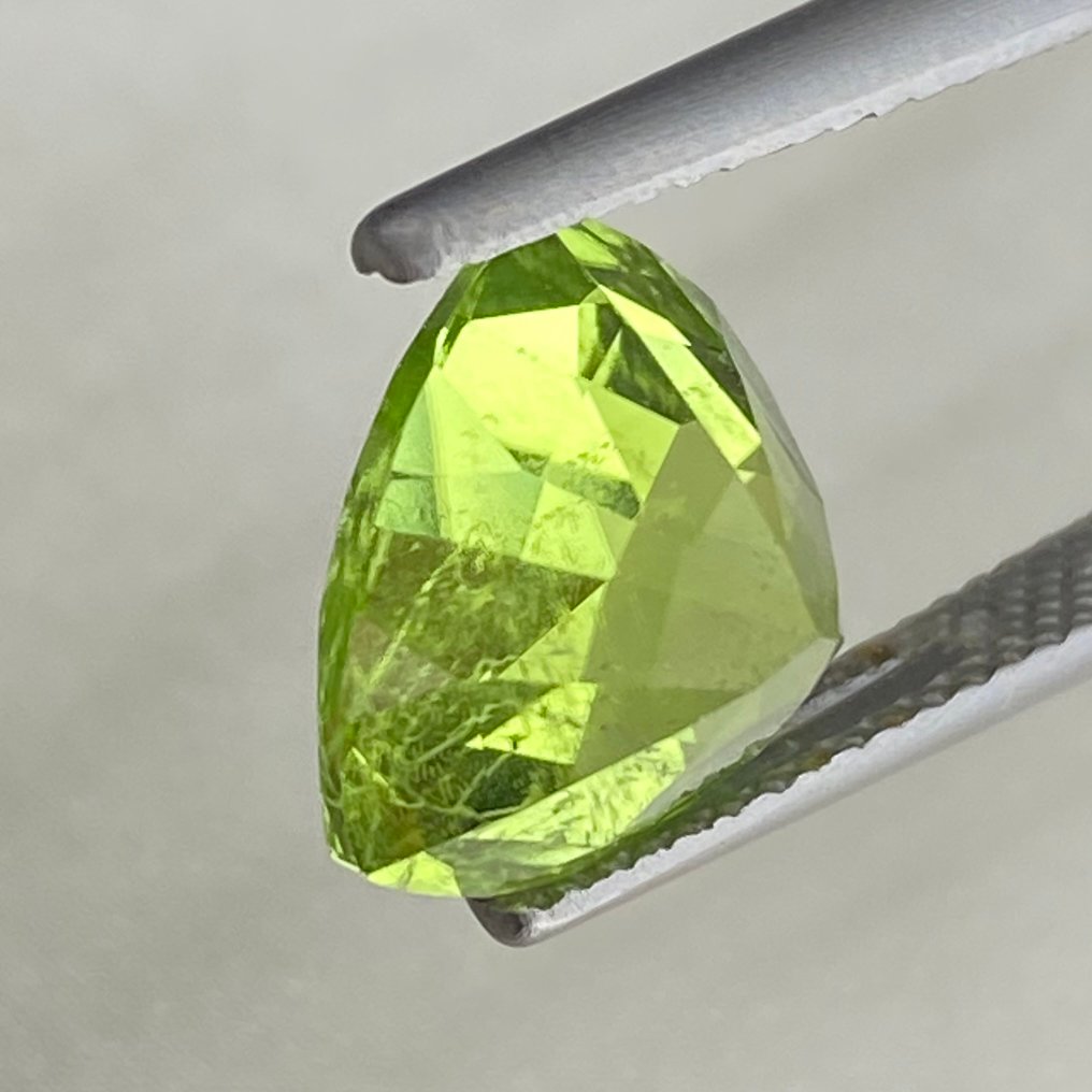 沒有保留價 綠色 貴橄欖石  - 4.71 ct - 國際有色寶石協會 (ICA GemLab) #2.1