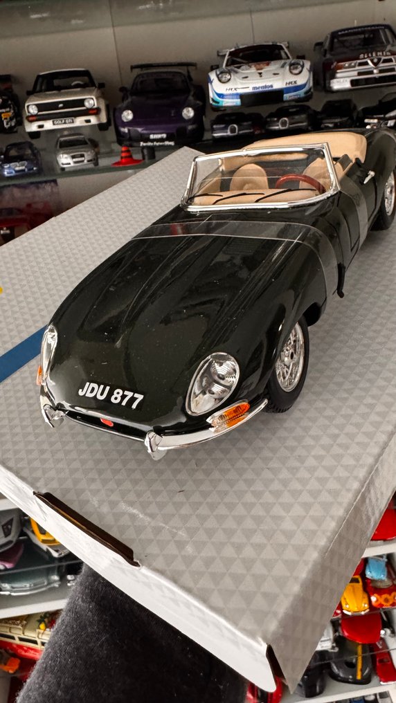 Bburago 1:18 - Modelbil - Jaguar E-Type cabriolé - Ano 1961 #1.0