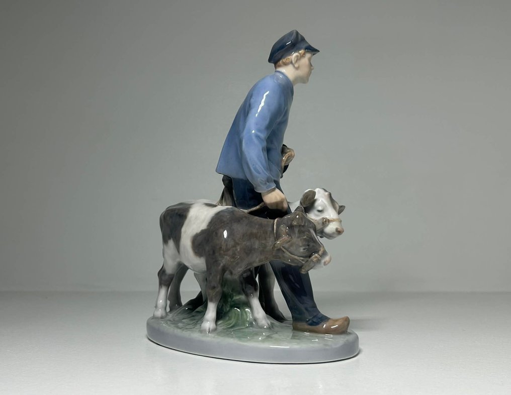 Royal Copenhagen - Αγαλματίδιο - 'Boy with Calves' #1858 - Πορσελάνη #3.2