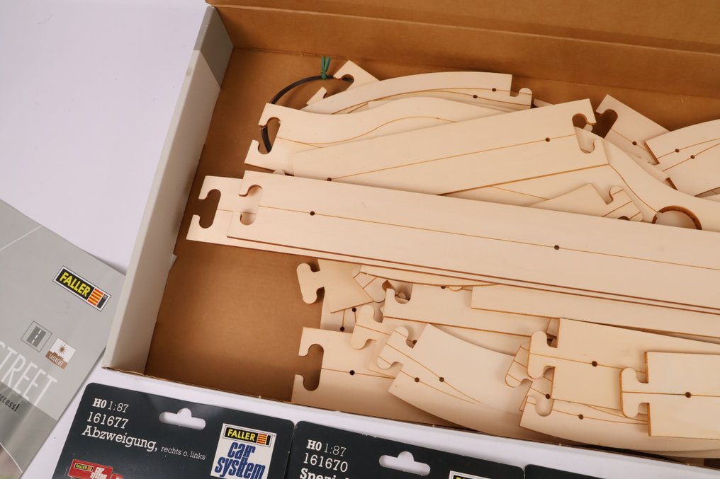 Faller H0轨 - 161900/161677/161670/161675 - 火车模型风景 (7) - 配有 Car System 带子、线和线圈的套餐 #3.2