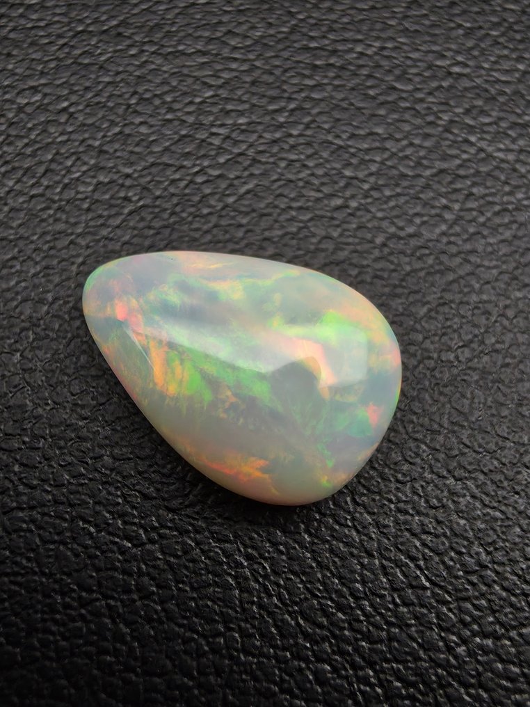 3.35 ct natural opal Cabochon - Height: 13.7 mm - Width: 9.4 mm- 0.67 g #2.1