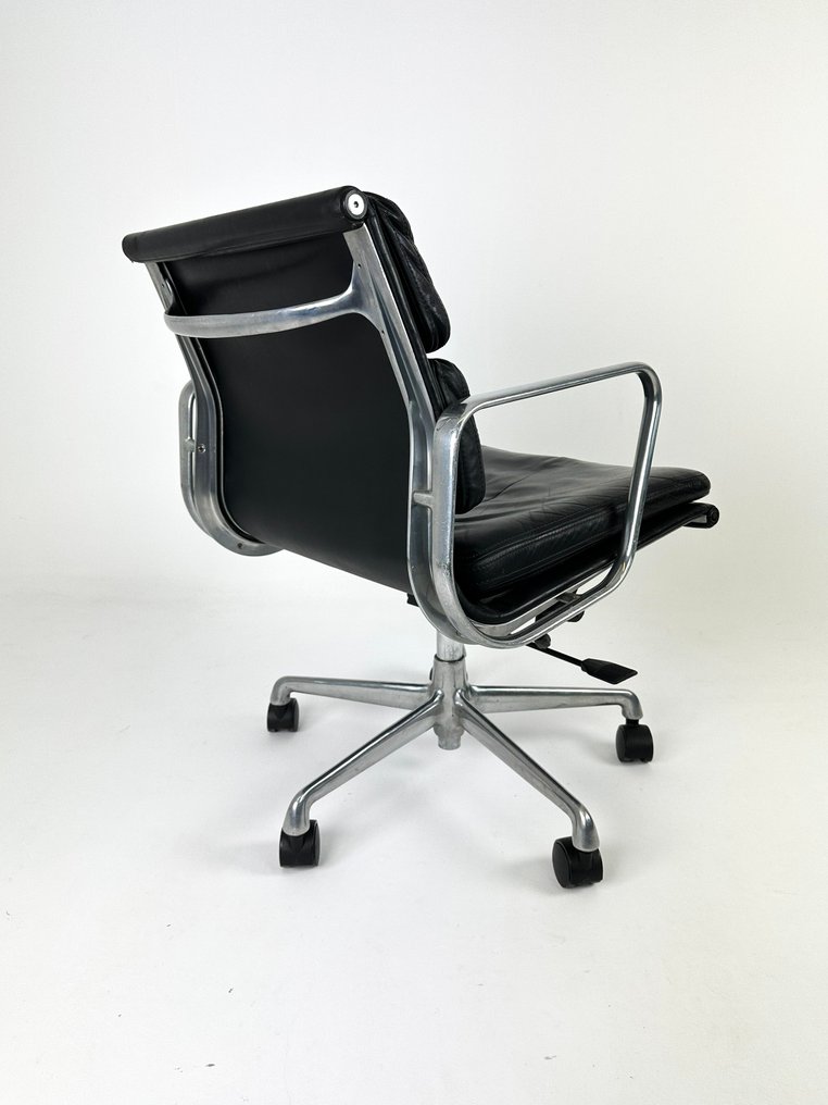 ICF - Charles & Ray Eames - Sedia - EA218 Soft PAd - Alluminio, Pelle #3.2