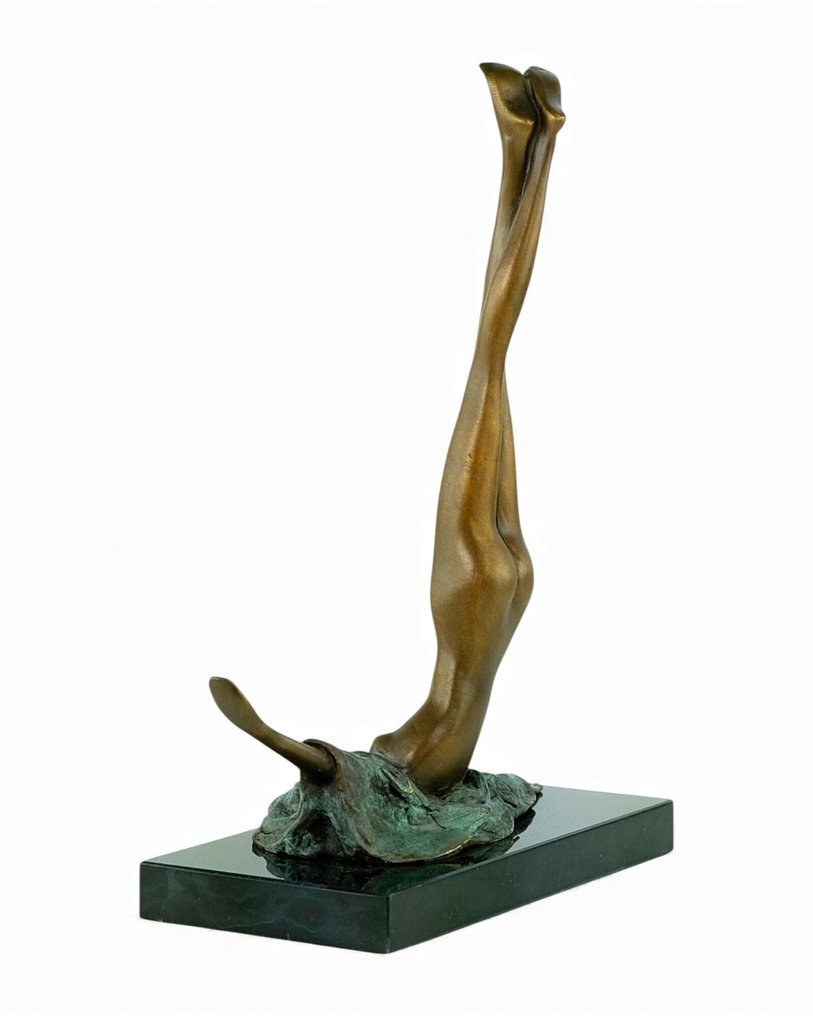 Bruno Bruni (1935) - after - 雕塑, Camouflage - 28 cm - 黄铜色, 大理石 #3.2