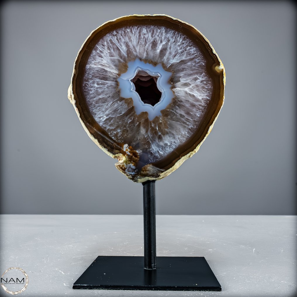 Természetes vágású geode chalcedony és agate Standon- 1663.26 g #1.0