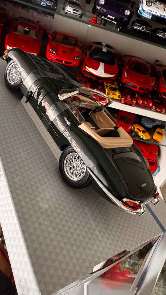 Bburago 1:18 - Modelbil - Jaguar E-Type cabriolé - Ano 1961 #4.3