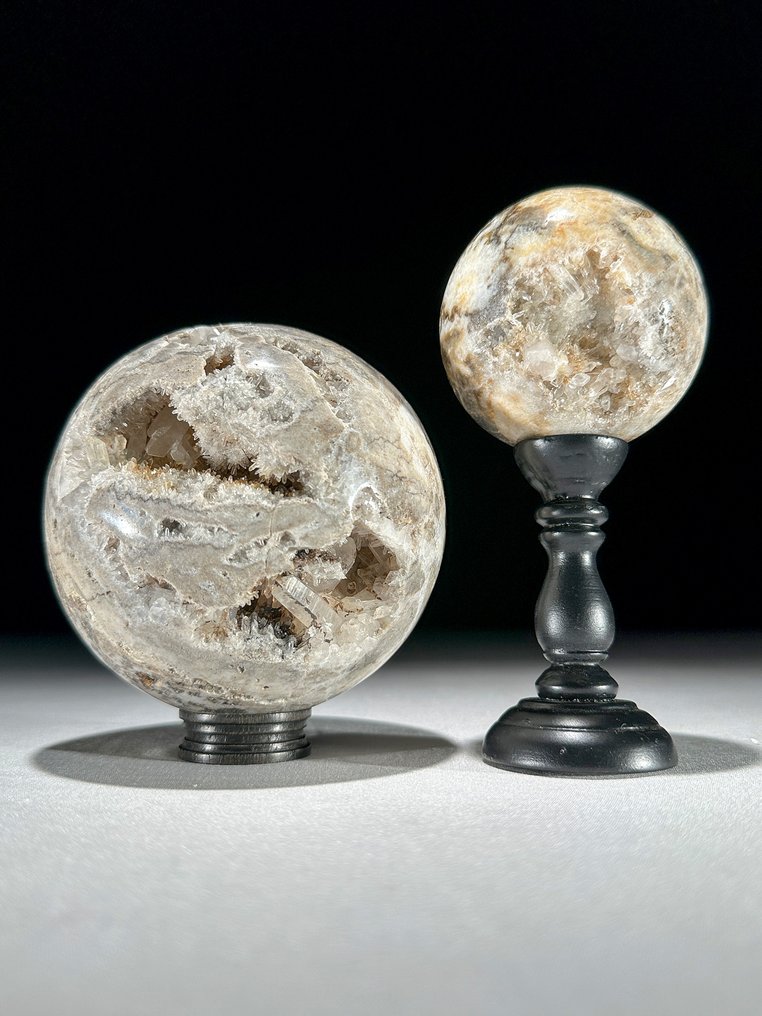 NO RESERVE PRICE - Beautiful Pair of Crystal Quartz- Spheres on custom stands- 2100 g - (2) #1.0
