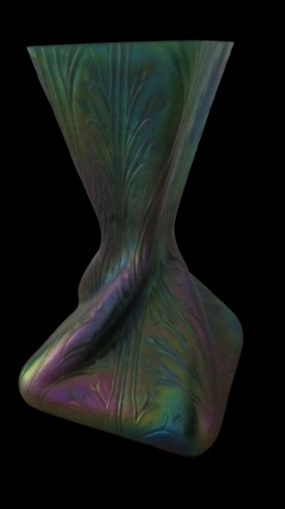 Kralik - Vase - iridescent glass - Art Nouveau mod twist #1.0