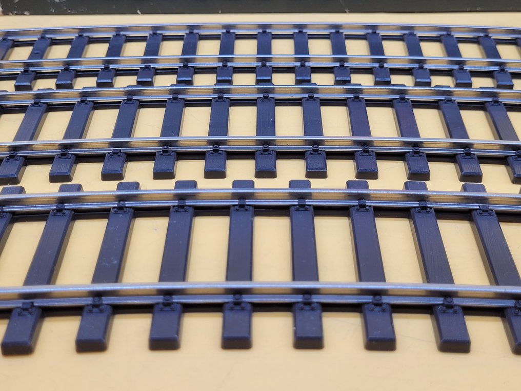 Märklin 1:32 - Γραμμές τρένου μοντελισμού (41) - Συλλογή 41 τμημάτων γραμμής – ευθύ και καμπύλο σιδηροδρομικό δίκτυο, μερικά με καλώδια σύνδεσης. - DB #4.3