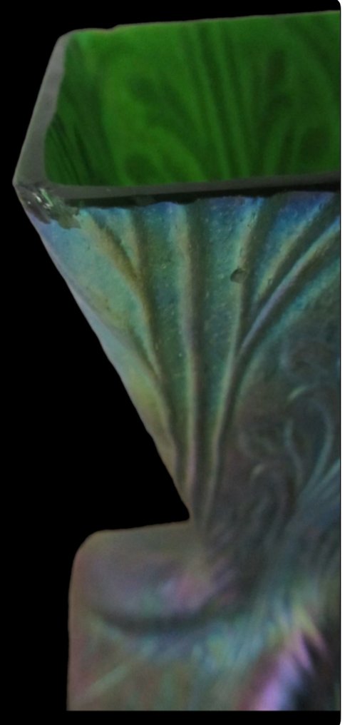 Kralik - Vase - iridescent glass - Art Nouveau mod twist #2.1