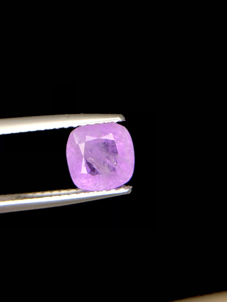 Ingen reservasjonspris - 1 pcs Lilla, Rosa Hackmanitt - 0.99 ct - Internasjonal forening for fargede edelstener (ICA GemLab) - Sjelden Hackmanite #2.1