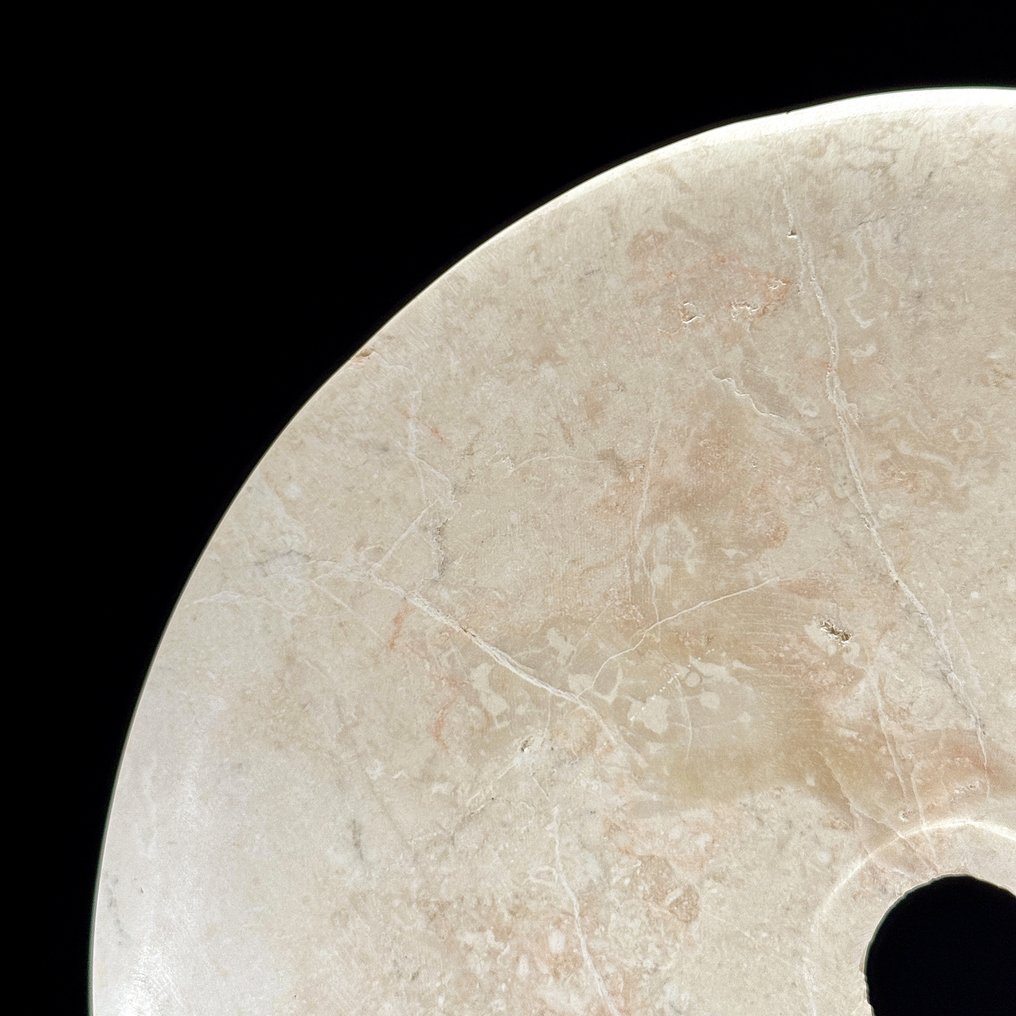 Decorative ornament - NO RESERVE PRICE -Beautiful Decorative White Marble Disc on a custom stand - Indonesia #4.3