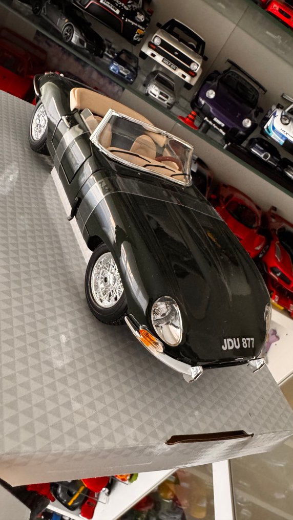Bburago 1:18 - Modelbil - Jaguar E-Type cabriolé - Ano 1961 #2.1