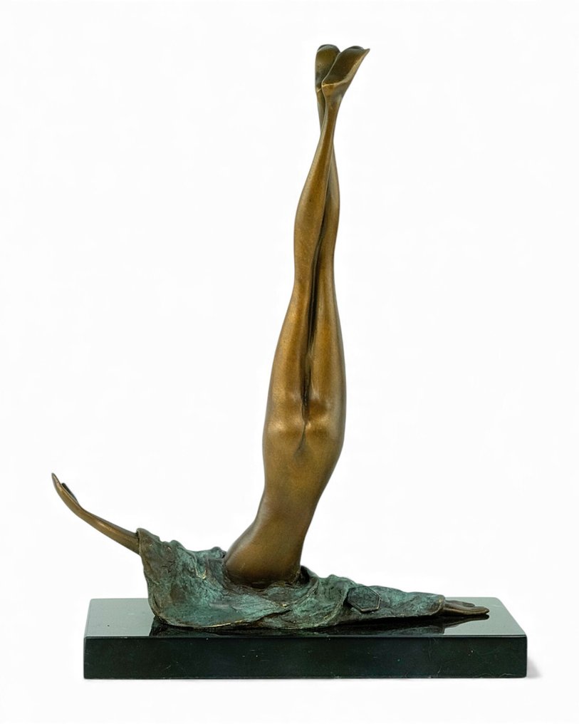 Bruno Bruni (1935) - after - 雕塑, Camouflage - 28 cm - 黄铜色, 大理石 #4.3