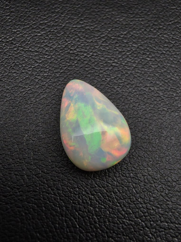 3.35 ct natural opal Cabochon - Height: 13.7 mm - Width: 9.4 mm- 0.67 g #1.0