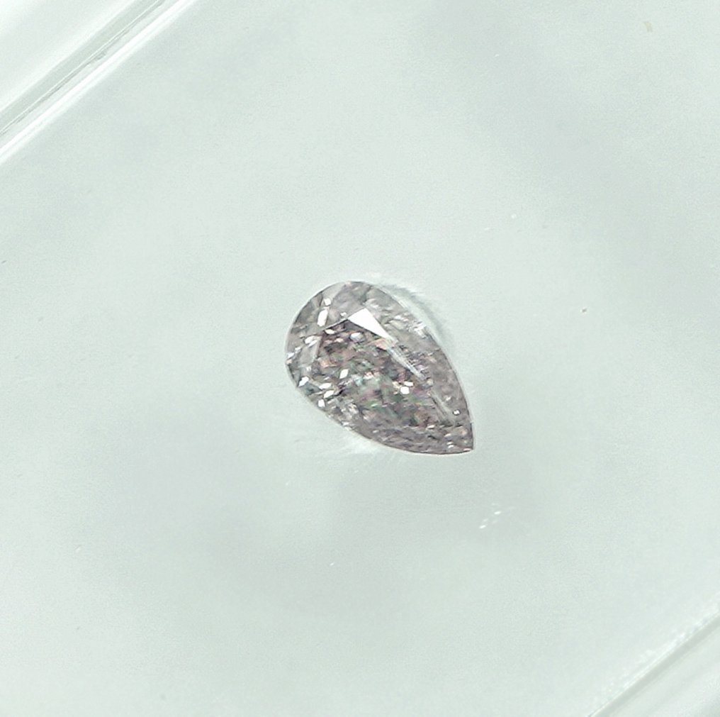 1 pcs Diamond  (Natural coloured)  - 0.13 ct - Pear - Light Pink - I2 - Gem Report Antwerp (GRA) #2.1