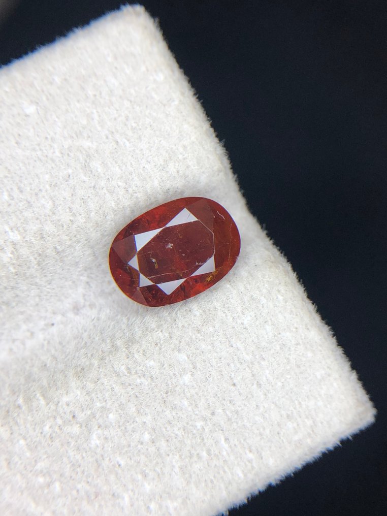 χωρίς τιμή ασφαλείας - 1 pcs  Πορτοκαλί, Κόκκινο Διάφοροι πολύτιμοι λίθοι  - 3.32 ct - Διεθνής Ένωση Έγχρωμων Πολύτιμων Λίθων (ICA GemLab) - Φυσική Bastnäsite #4.3