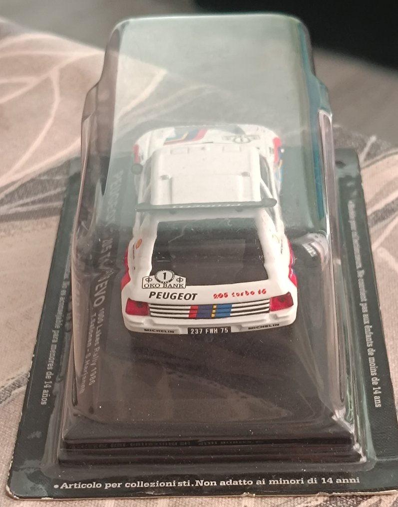 Slot - Slot car Peugeot 205 T16 EVO - 1980-1990 - China #3.2