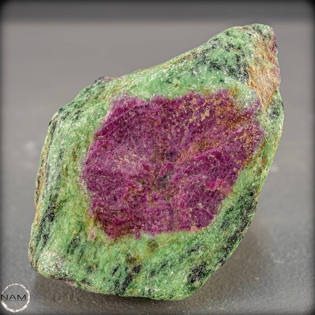 自然的红宝石水晶 在 Zoisit Matrix- 434.59 g #1.0