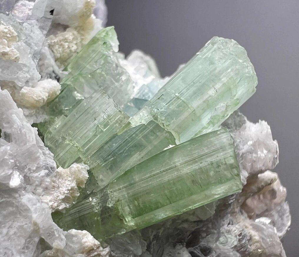 Πράσινο συμπλέγμα τουρμαλίνης σε μήτρα – 421 γρ. | 11,2 × 6,3 × 3,8 εκ. Κρύσταλλοι στη μήτρα- 421 g #4.3