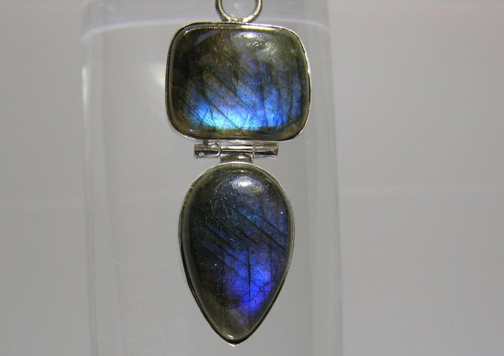 Labradorite Pendant - Height: 56 mm - Width: 19 mm- 10 g - (1) #1.0