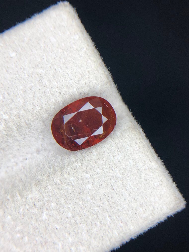 χωρίς τιμή ασφαλείας - 1 pcs  Πορτοκαλί, Κόκκινο Διάφοροι πολύτιμοι λίθοι  - 3.32 ct - Διεθνής Ένωση Έγχρωμων Πολύτιμων Λίθων (ICA GemLab) - Φυσική Bastnäsite #2.1