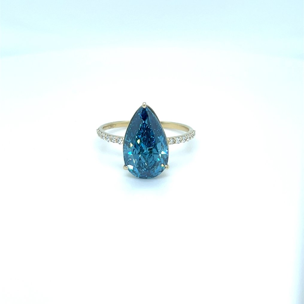 Ring - 14 kt. Yellow gold - 4.01ct. tw. Blue Diamond (Fancy coloured lab-grown diamond) - Diamond #1.0