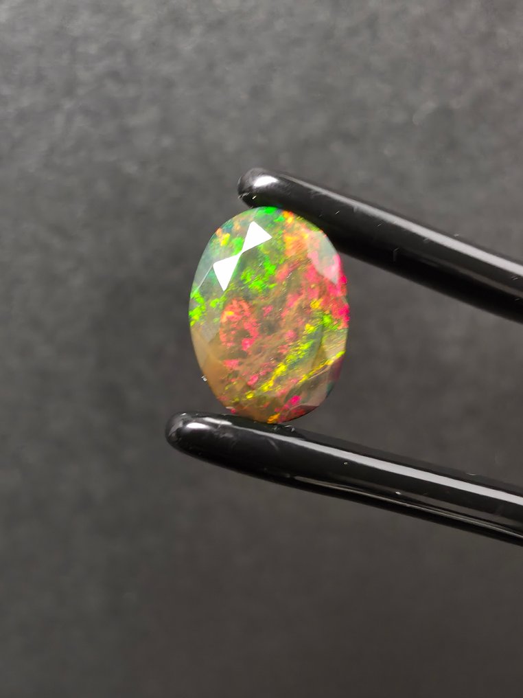 3.6 tcw 黑欧泊 多面- 0.72 g - (3) #1.0