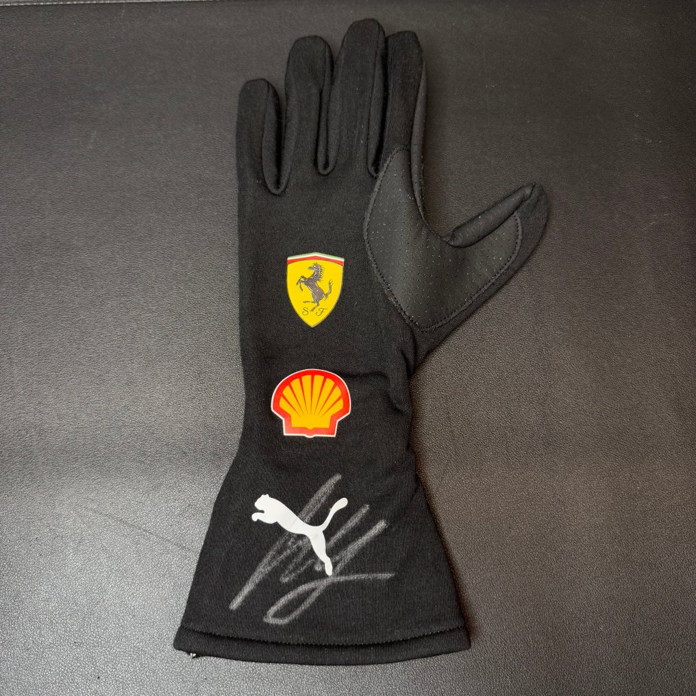 Ferrari - Formula One - Carlos Sainz Jr. - Charles Leclerc - 2022 - Pitcrew gloves #3.2
