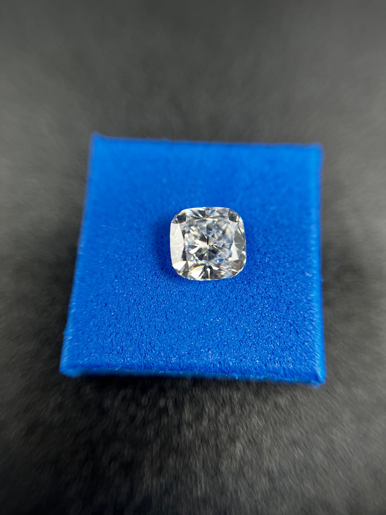 没有保留价 - 1 pcs 钻石  (天然)  - 0.71 ct - 枕形 - F - VVS1 极轻微内含一级 - 美国宝石研究院（GIA） #1.0