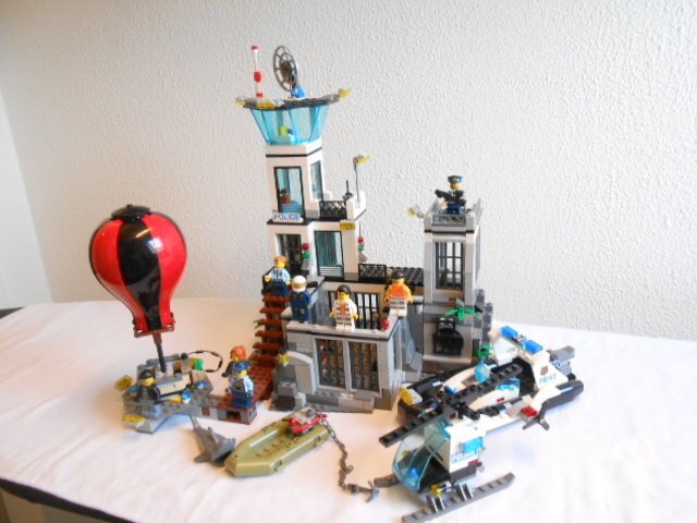 Lego Set - 60130 - City - 60130 Coast Guard Headquarters #1.0