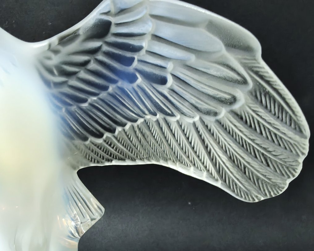 Lalique - Figure - Opalescent #3.2