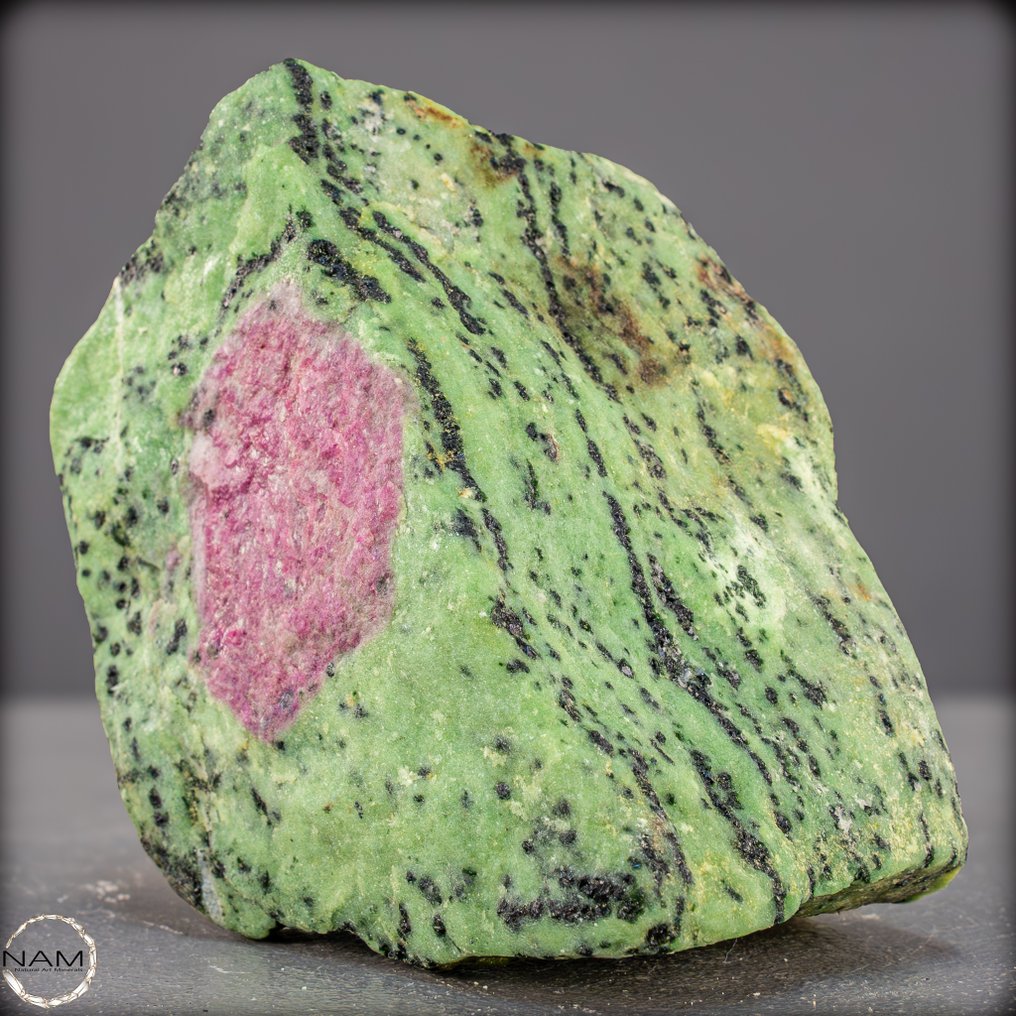 自然的红宝石水晶 在 Zoisit Matrix- 1017.45 g #1.0