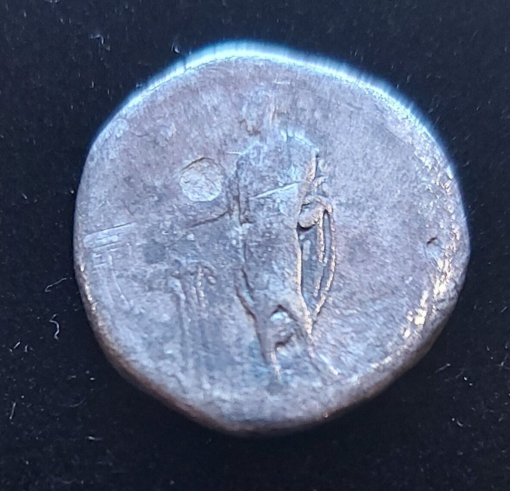 罗马帝国. 安东尼努斯·皮乌斯 (公元 138-161). Denarius Rome - Emperor sacrificing with patera over lighted tripod-altar (没有保留价) #3.2