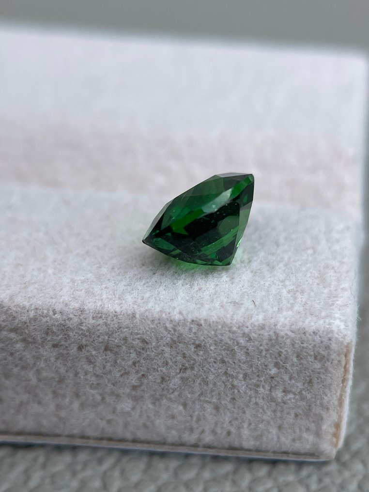 1 pcs  Verde Tsavorite  - 2.11 ct - Antwerp Laboratory for Gemstone Testing (ALGT) #1.0