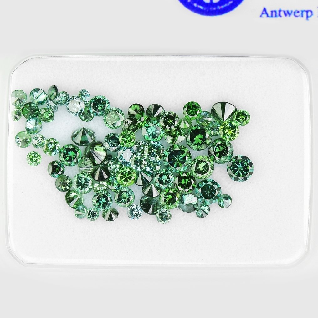 75 pcs 钻石  (经彩色处理)  - 1.05 ct - 圆形 - Fancy deep, Fancy intense 稍帶黄色的, 稍帶蓝色的 绿色 - I1 内含一级, VVS1 极轻微内含一级 - 安特卫普宝石检测实验室（ALGT） #1.0