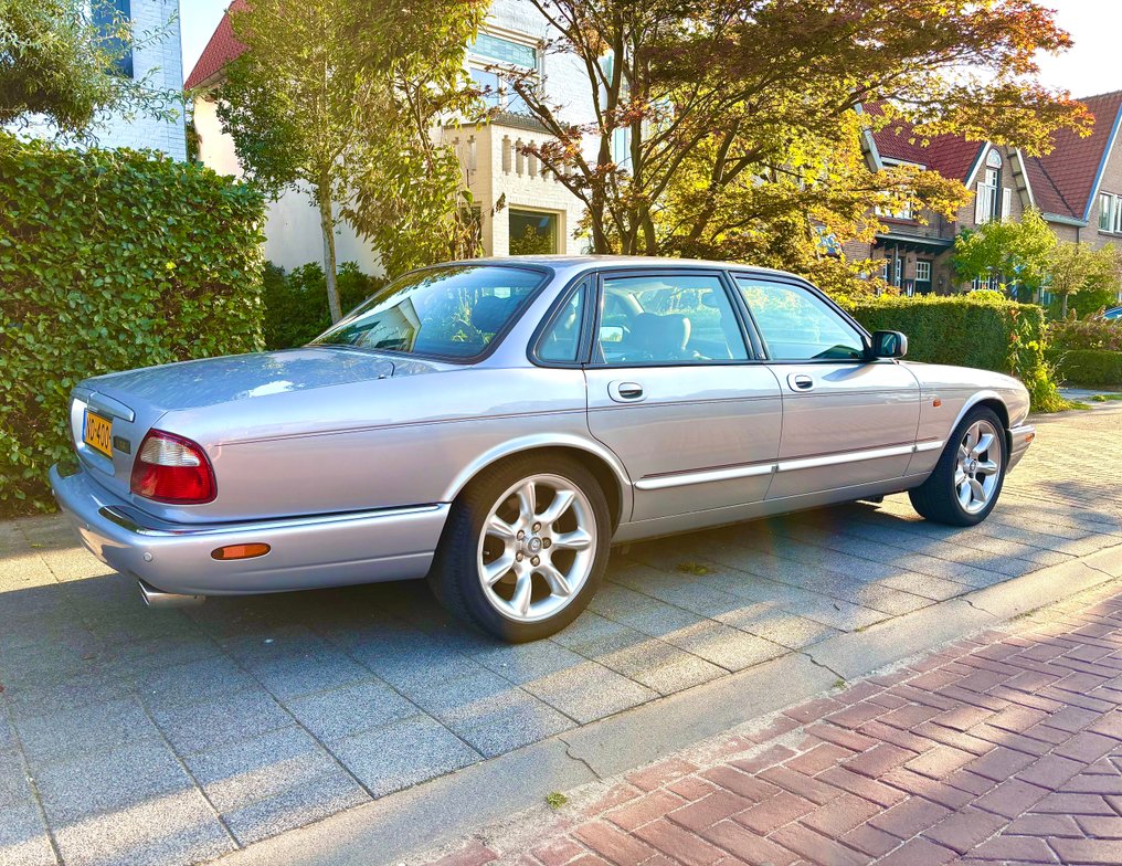 Jaguar - XJR - 1999 #1.0